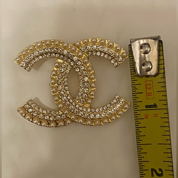 - Classic Double CC Pearled Brooch - Picture 5 of 15